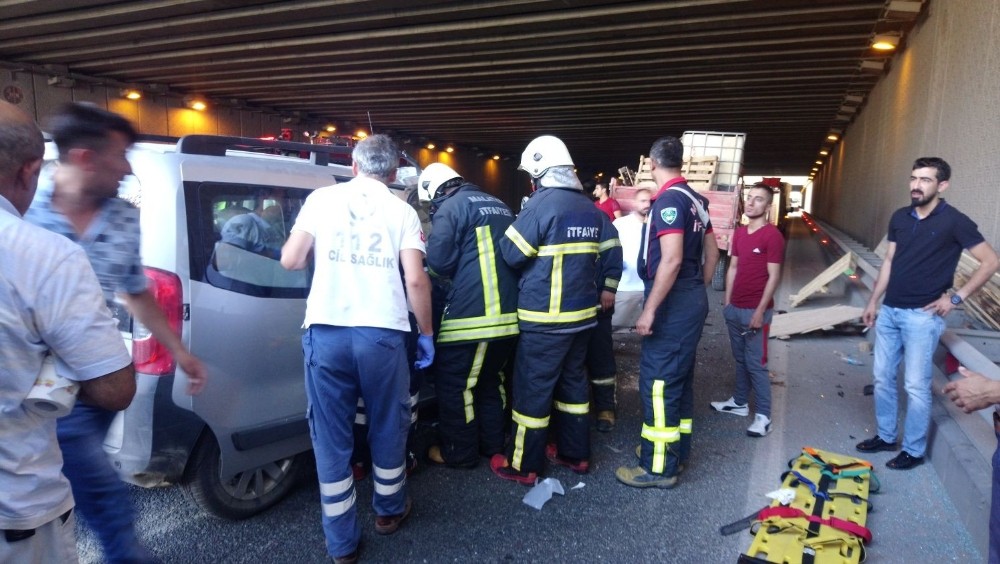 Malatya'da Alt geçitte zincirleme kaza: 3 yaralı