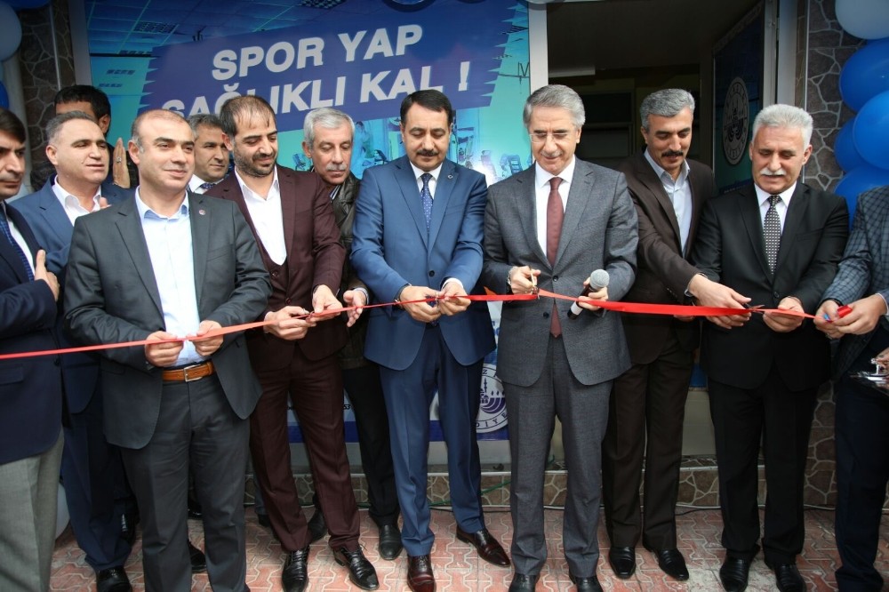 Elazığ Belediyesi Spor ve Yaşam Merkezinin 3’üncüsü açıldı
