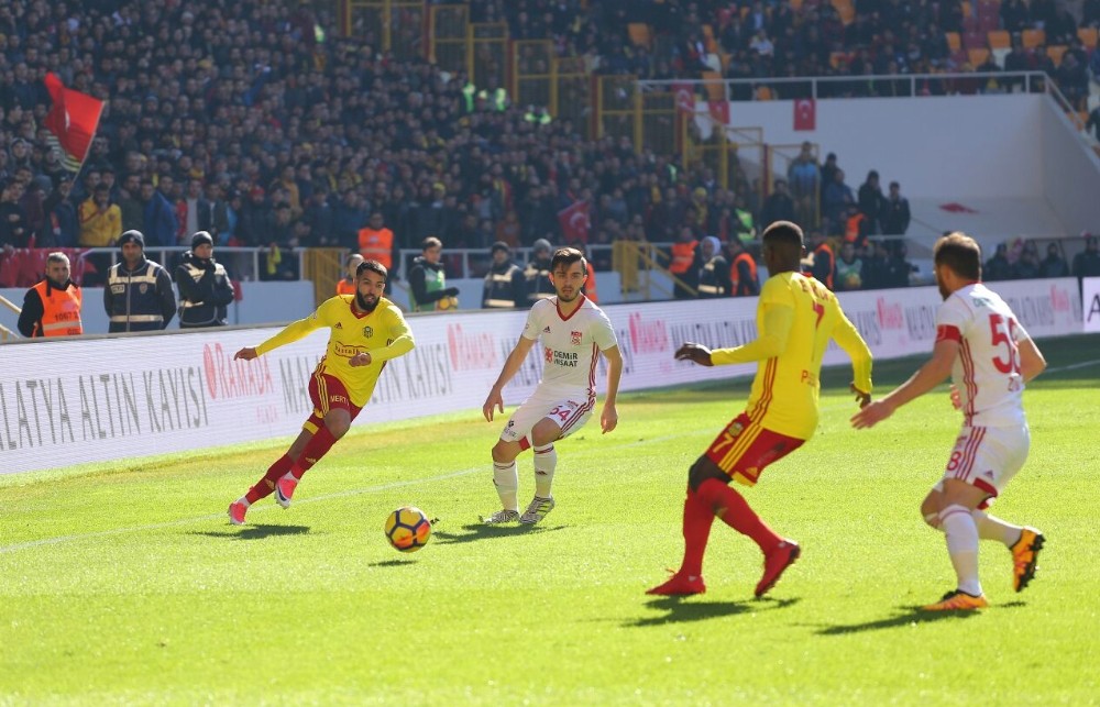 Süper Lig: Evkur Yeni Malatyaspor: 0 - D.G. Sivasspor: 0 (İlk yarı)
