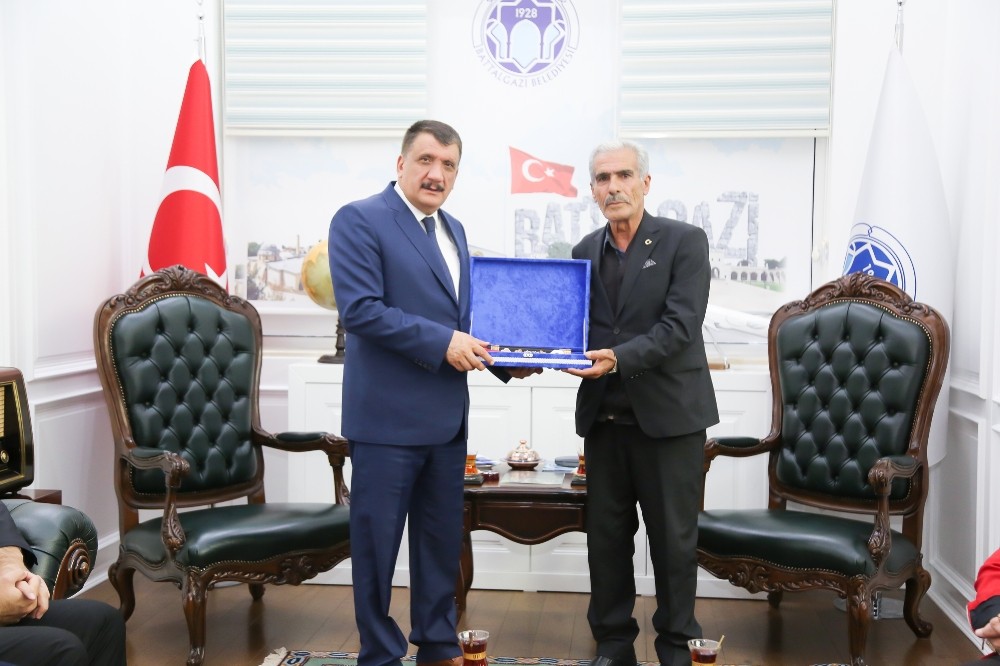 Başkan Gürkan, Şehit Fethi Sekin’in ailesini ağırladı
