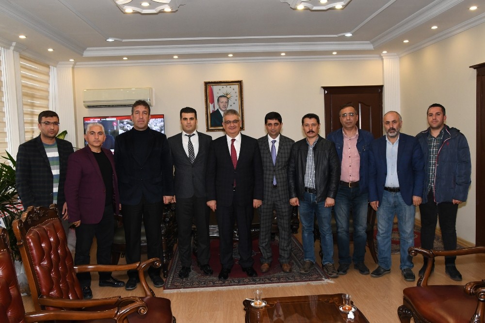 Gazeteciler Vali Aykut Pekmez ile bir araya geldi
