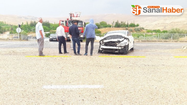 Sivas'ta trafik kazaları: 4 yaralı